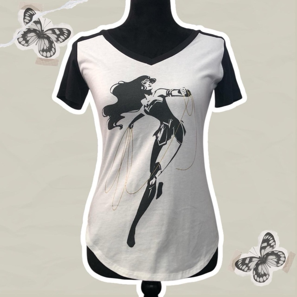 Box Lunch Women’s Wonder Woman Black and White Raglan V-neck Graphic T-Shirt